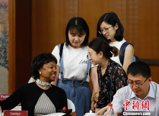 中外学者共话媒介如何助力政府治理