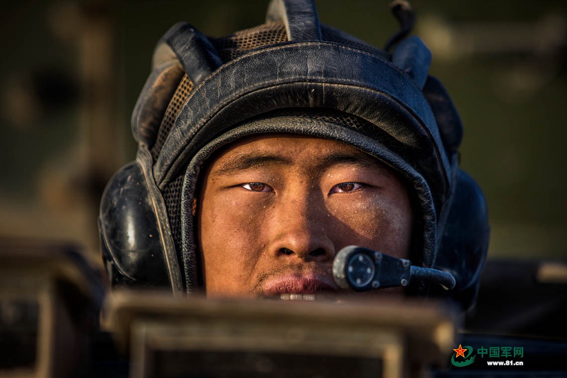 海防旅大漠砺兵，火炮极限射击超震撼(4) 第4页