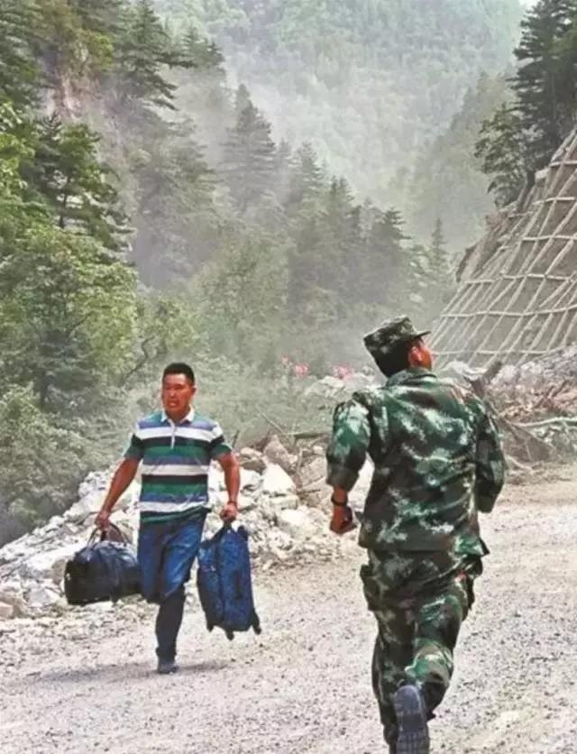 中國軍人：負重前行隻為你能歲月靜好