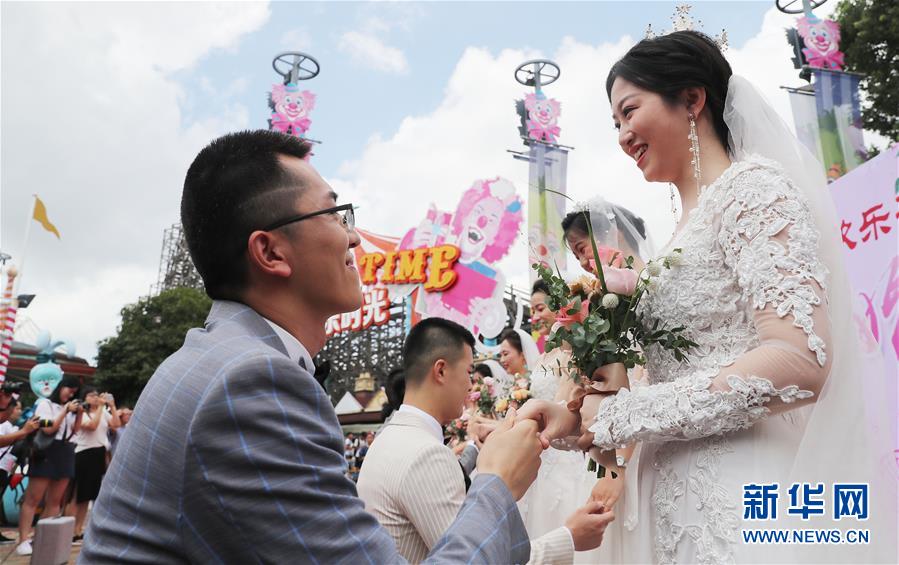 （社會）（3）上海歡樂谷裡的集體婚禮