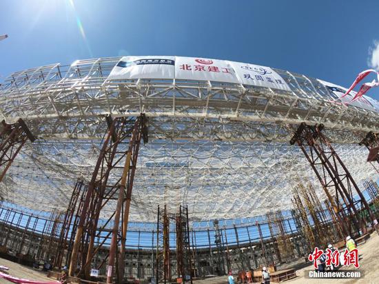Photo taken on Sept 3, 2018 shows the construction site of the long-span aircraft hangar located in Beijing Daxing International Airport. (Photo/China News Service)