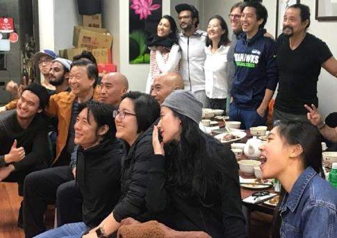 刘亦菲新西兰现身被偶遇 皮肤白皙侧颜满分