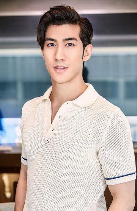 身高和脸严重不符的明星 萝莉脸的陈瑶竟然17