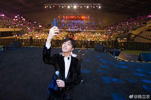 陈立农18岁感恩粉丝:拥有你们的诞生日我心存