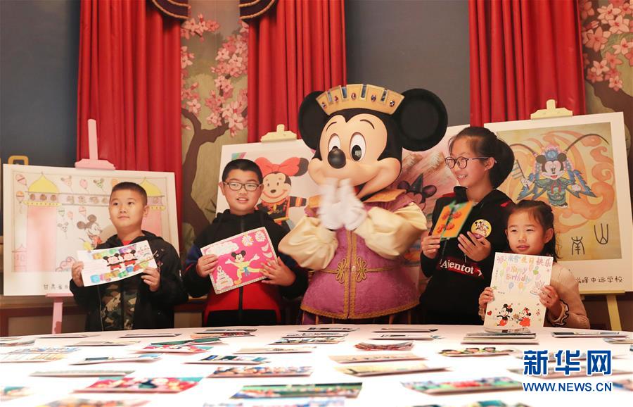 （社會）（2）上海迪士尼慶祝米老鼠動漫形象90歲生日