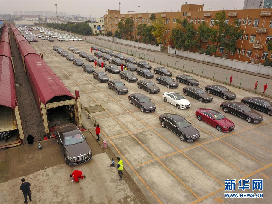 （經濟）（3）首趟中歐班列商品車專用車運輸國際班列在渝順利通關