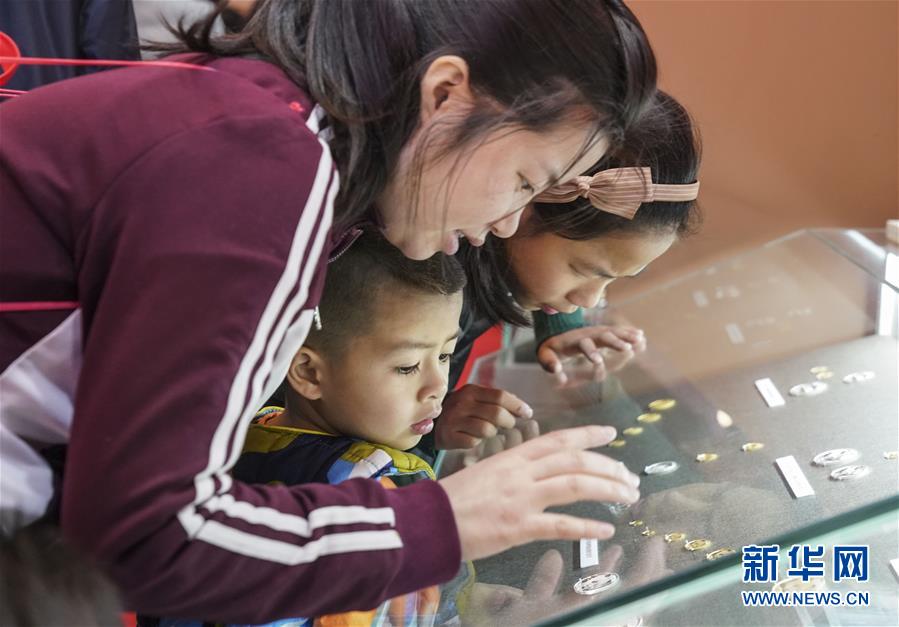 ����ᣩ��6����ΰ��ı�����ף�ĸ￪��40�������չ������ĩ���ڶ�