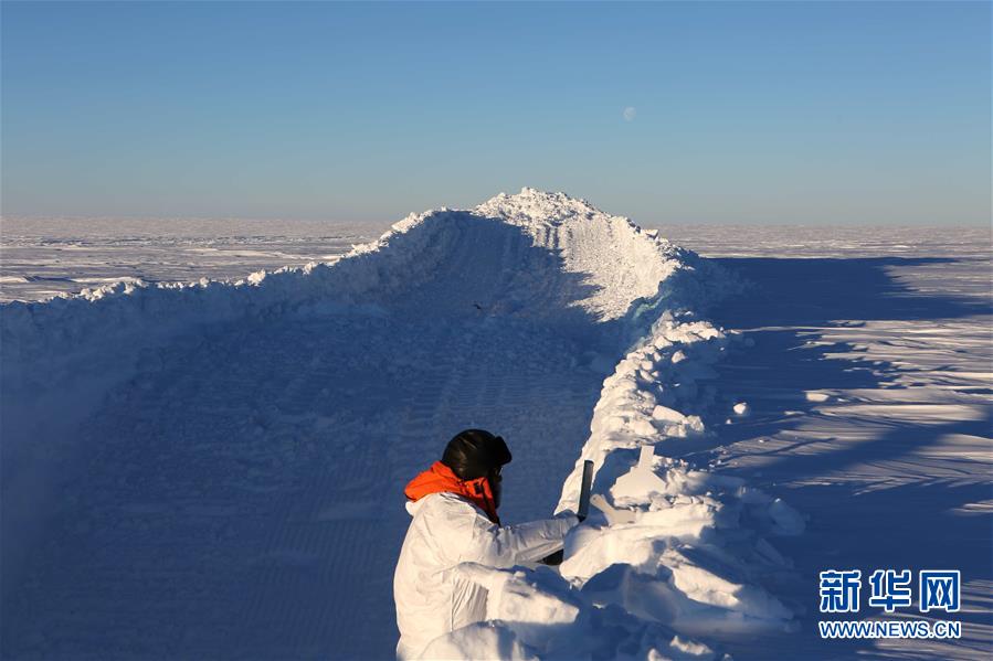 特写：南极“白夜”采集雪坑样品记 第1页