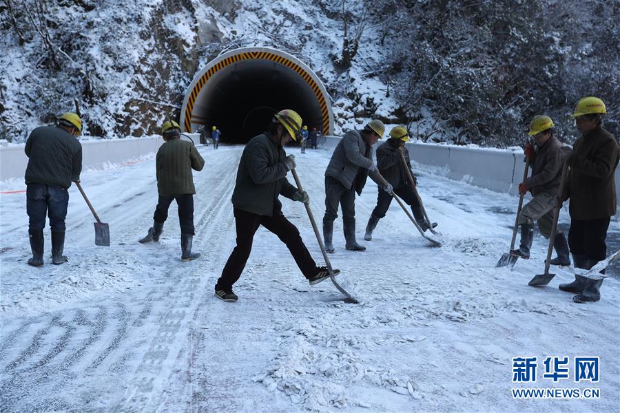 （經濟）（7）川藏“新干線”雅康高速公路全線建成並試通車