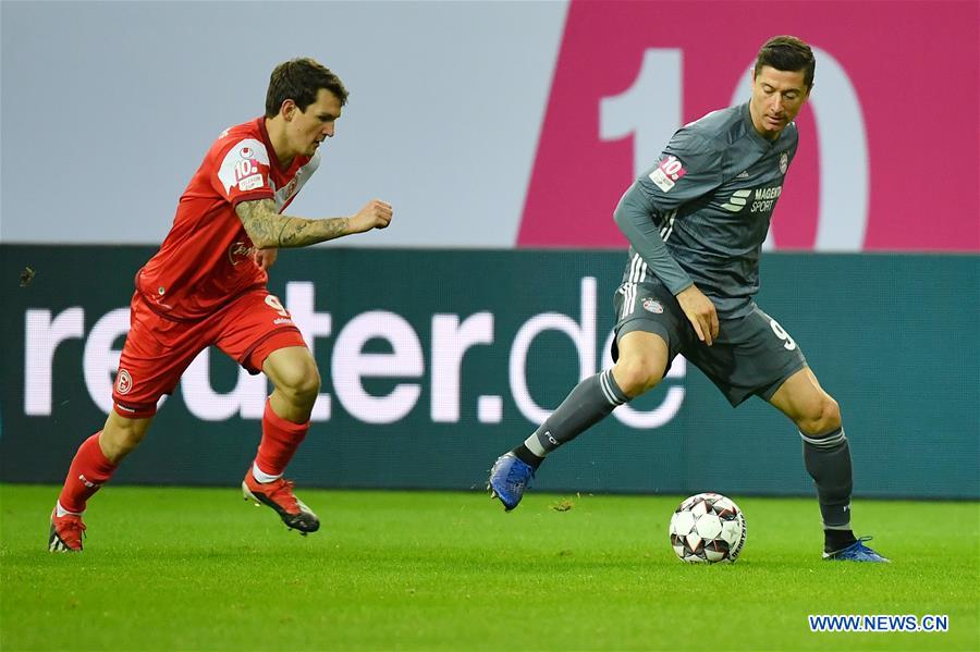 (SP)GERMANY-DUESSELDORF-TELECOM CUP-SEMI FINALS-BAYERN MUNICH VS DUESSELDORF