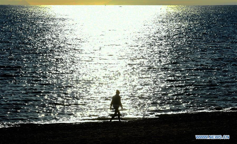 SPAIN-ANDALUSIA-MARBELLA-SEASHORE-WINTER-SUNSHINE