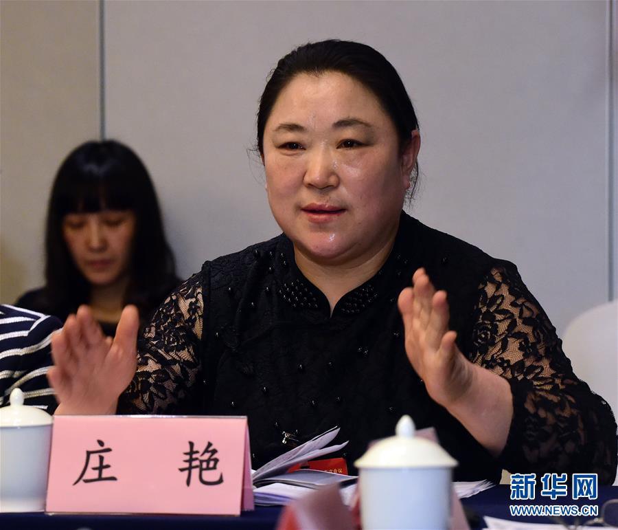 （新春走基層·代表委員履職）（5）馬路牙子上當代表——環衛工人庄艷的履職故事