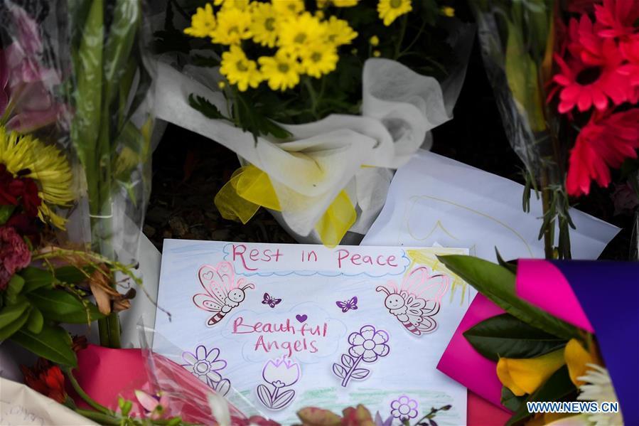 Flowers are placed by people to mourn the victims of the attacks on two mosques in Christchurch, New Zealand, March 16, 2019. (Xinhua/Guo Lei)