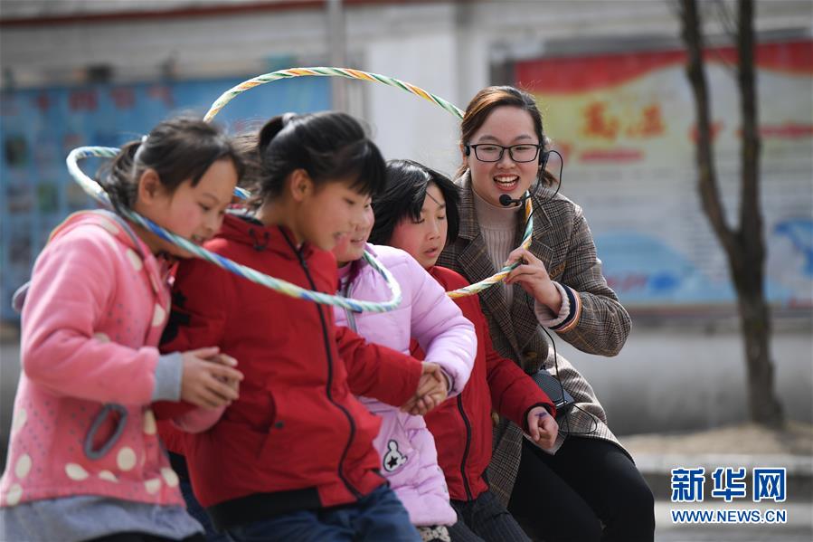 ��ͼƬ���£���4����ɽ��ġ�90�󡱷��޽�ʦ