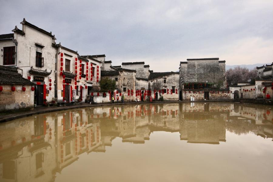 The village of Hongcun, Huangshan city, East China\'s Anhui Province after rainfall on March 20, 2019 ? the village is a UNESCO World Heritage Site, famous for its traditional architecture. (Photo/chinadaily.com.cn)