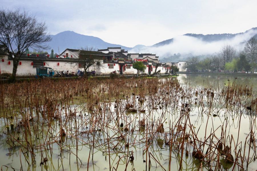 The village of Hongcun, Huangshan city, East China\'s Anhui Province after rainfall on March 20, 2019 ? the village is a UNESCO World Heritage Site, famous for its traditional architecture. (Photo/chinadaily.com.cn)