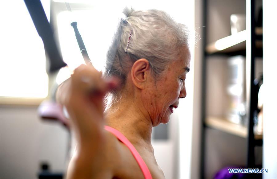 (SP)CHINA-TIANJIN-BODY BUILDING GRANNY