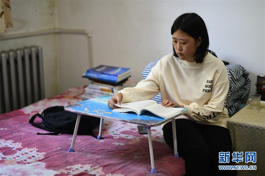 ��ͼƬ���£���6���������������ϵ�Ů��ѧ��