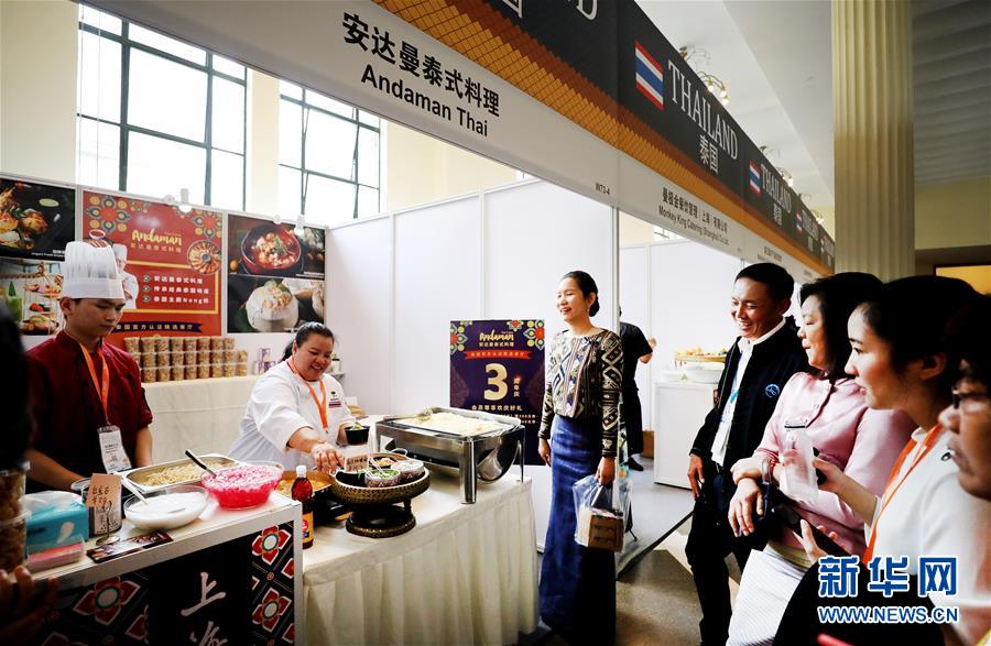 �����ã���4��һ��һ·��Ʒչ�ڻ���Ļ