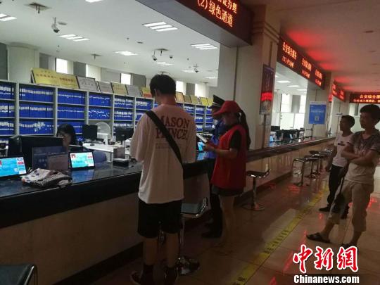 考生身份证丢失 公安紧急帮助8分钟办出临时身份证