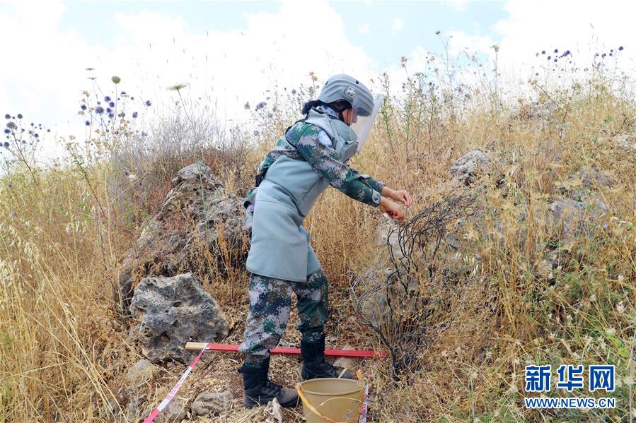 （國際·圖文互動）（2）通訊：黎以邊境掃雷場上首次迎來中國女軍人