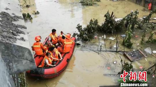 暴雨致贵州多地洪涝 贵州启动防汛Ⅳ级应急响应