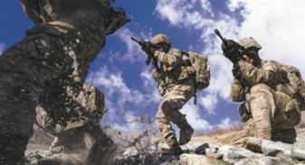 新疆軍區某團組織班組戰術訓練