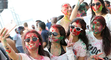 泰国芭堤雅：庆祝洒红节