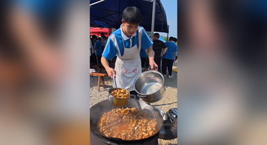 中学生春游野炊现场,“小厨神”上线