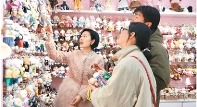 小包挂,何以成年轻人“心头好”?