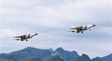 空军航空兵某旅开展飞行训练