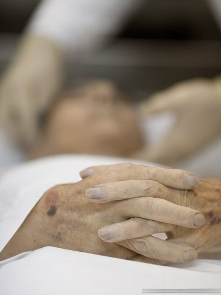 探秘太平间:高清镜头下直击生死(组图)--健康卫生频道--人民网