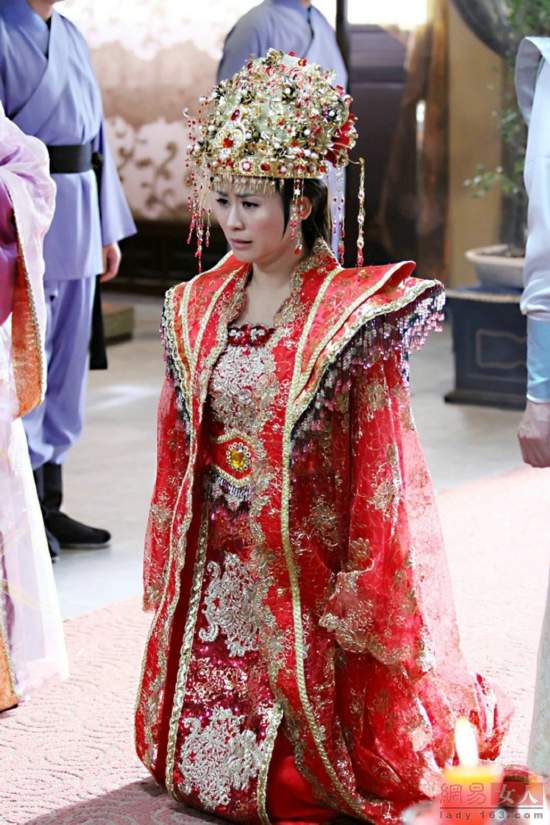 宣萱 42岁 饰演18岁王宝钏