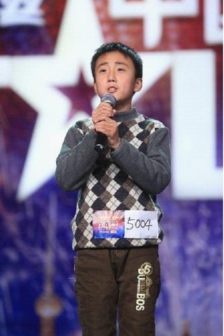 《中国达人秀》的节目中,来自山东一个小村庄,年仅12岁的小男孩马子跃