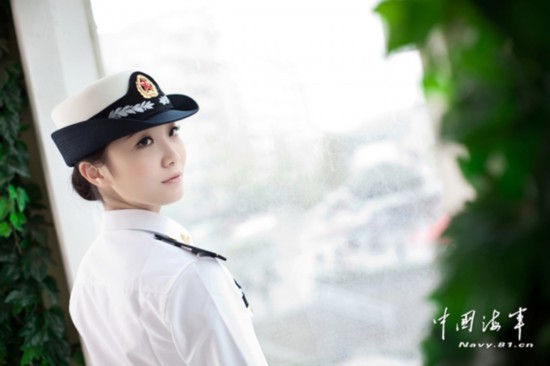 组图:实拍中国海军美丽女兵