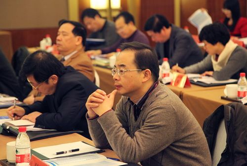 王一义主持大会中国报协副会长兼秘书长余清楚讲话浙江省新闻出版局