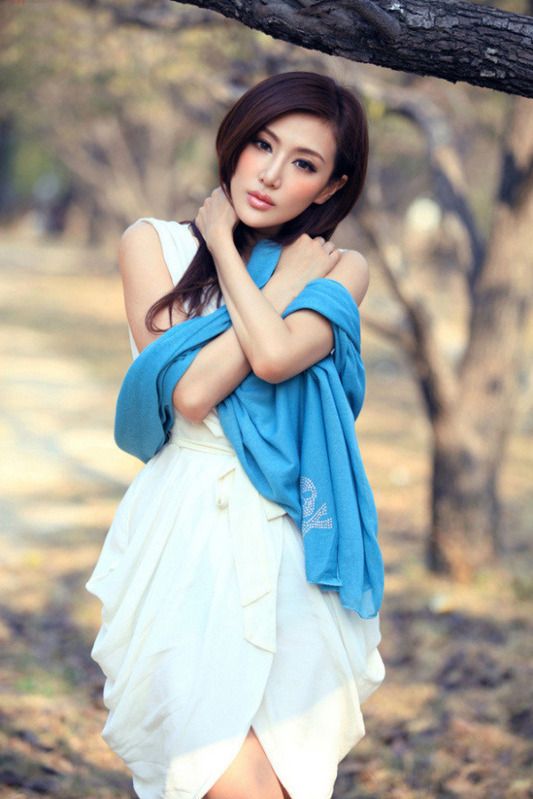 "脑残炫富女"发艳照 最美女神被扒出"原形"