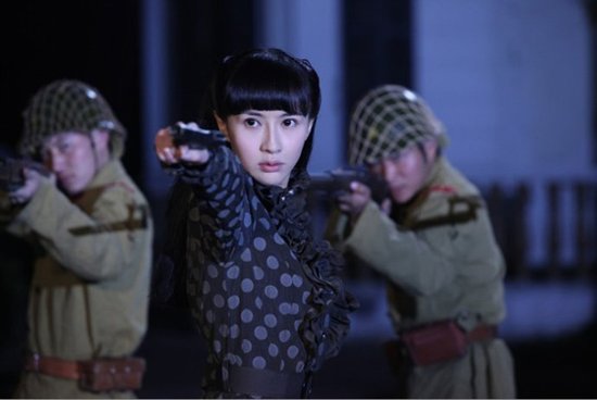 《黑狐》中饰演头号反面角色,一名日本美女特工章佳琳令人印象深刻