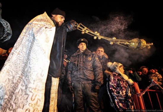 俄罗斯民众冰水沐浴庆"主显节"【6】