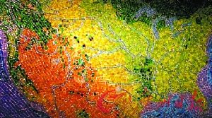 3万块彩色玻璃砌成了全球最大的"拼图世界地图".