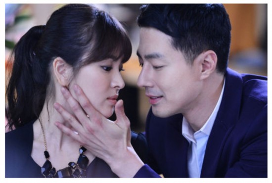 "那年冬天风在吹"收视夺冠 宋慧乔赵寅成甜蜜吻