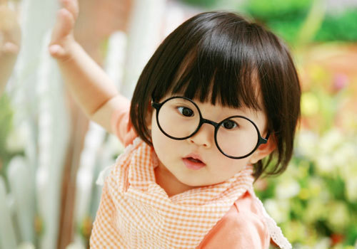 小葡萄小小彬萌态惹人爱 00后爆红90后也让道