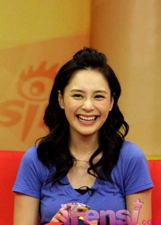 宋茜尼坤杨幂胡歌 明星露牙大笑不顾形象(图)【2】