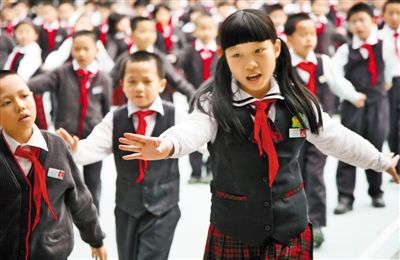 深圳频道   小学一年级学位申请在即,19日,龙华新区通过媒体公布了"