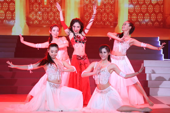 彭丽嘉的埃及舞蹈冶艳无比,险让观众流鼻血.