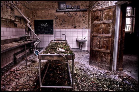 胆小勿进实拍世界各地废弃的停尸房15