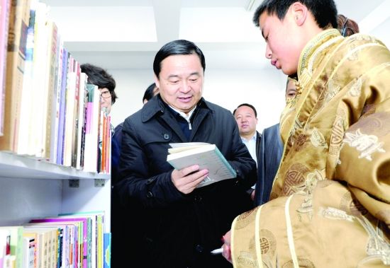 郝鹏在青海省海南州调研时强调:打造环湖新区建设幸福海南