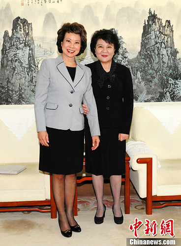 裘援平会见美国前劳工部长赵小兰 赞其为华人代表