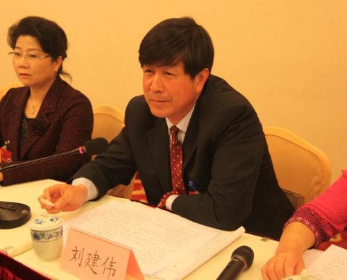 刘建伟,周齐,芦晋梅,阎继红,魏正琍六名市人大代表现场询问4月11日