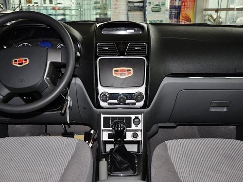吉利帝豪 帝豪ec7 1.5l mt 中控仪表台总特写